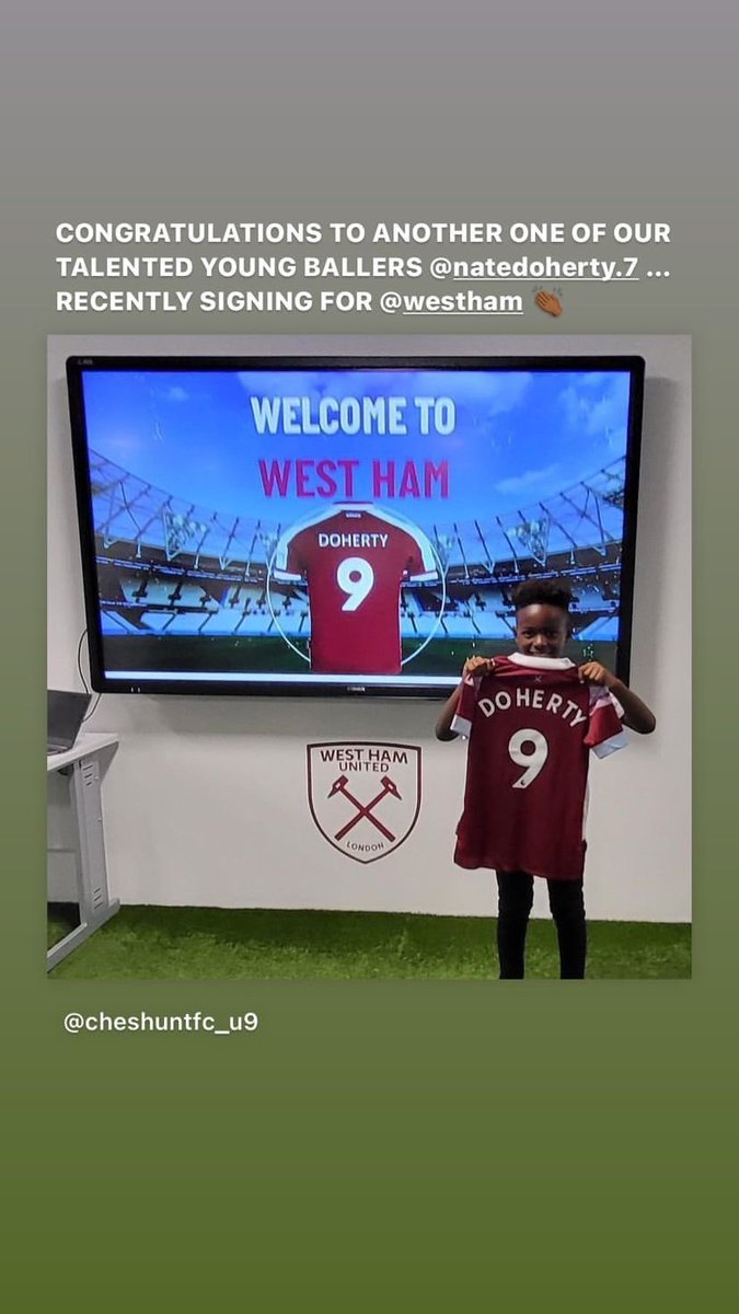 TouchlineDevel1's tweet photo. NO ITS NOT A DRILL π¨ #playersigned #contract #academy #playercontract https://t.co/nrKIW8xmv1