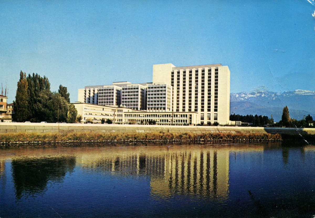 Memoire2cite's tweet photo. 38 Grenoble Les Sablons 1977 Centre Hospitalier Régional et Universitaire le CHU https://t.co/eaIw1L1xdy