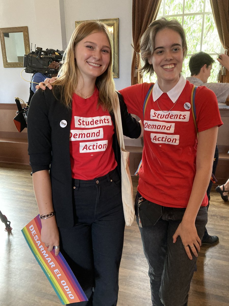 The @MomsDemand, @DemandOregon, and #survivors were on 🔥 at the Gun Violence Prevention panel hosted by @shannonrwatts and attended by the only #GunSenseCandidate in the Oregon governors race, @TinaKotek. #MomsAreEverywhere