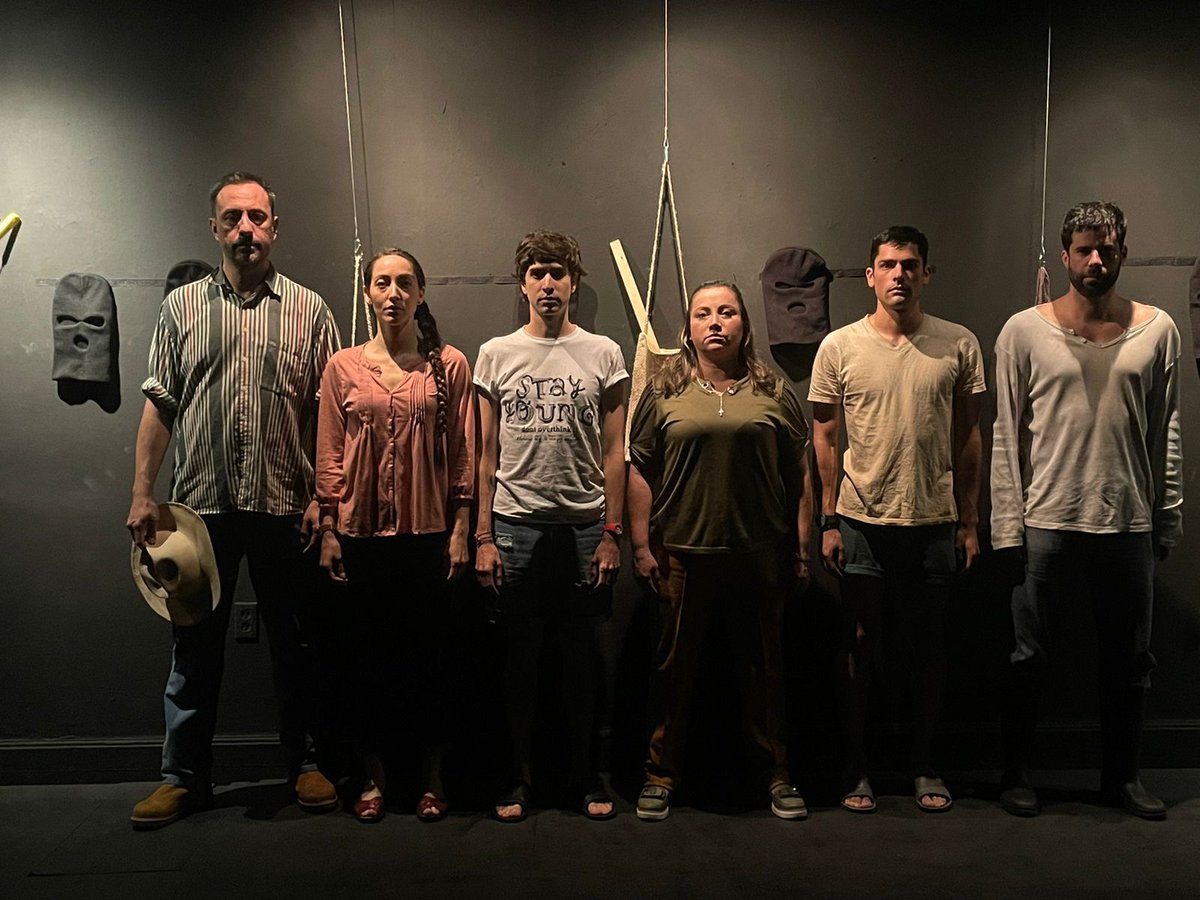 teatrolamaldita's tweet photo. Por la violencia de su pueblo no encuentra otro recurso que el de abandonar lo construido hasta ese momento...
#EstaCabezaMíaQueNoSePuedeCallar
https://t.co/AUXzSw8Yd4

Con el apoyo de @idartes @mincultura #ProgramaDistritaldeSalasConcertadas2022 #bogotáteatralycircense https://t.co/8wj5twKOJK
