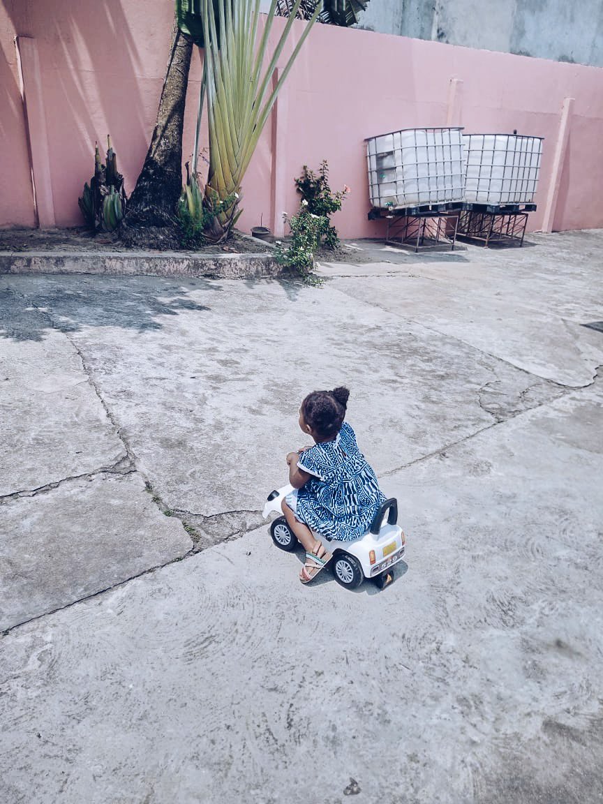 lordofekang's tweet photo. Ce n’était pas donné mais Je suis tellement chanceux d’avoir fait connaître à ma filles ses grands parents. « Mvèïñ é ne mhindzuk ayat », (le bonheur est derrière la souffrance) #rodzeng #amone #ekang https://t.co/A0I8HJhugG