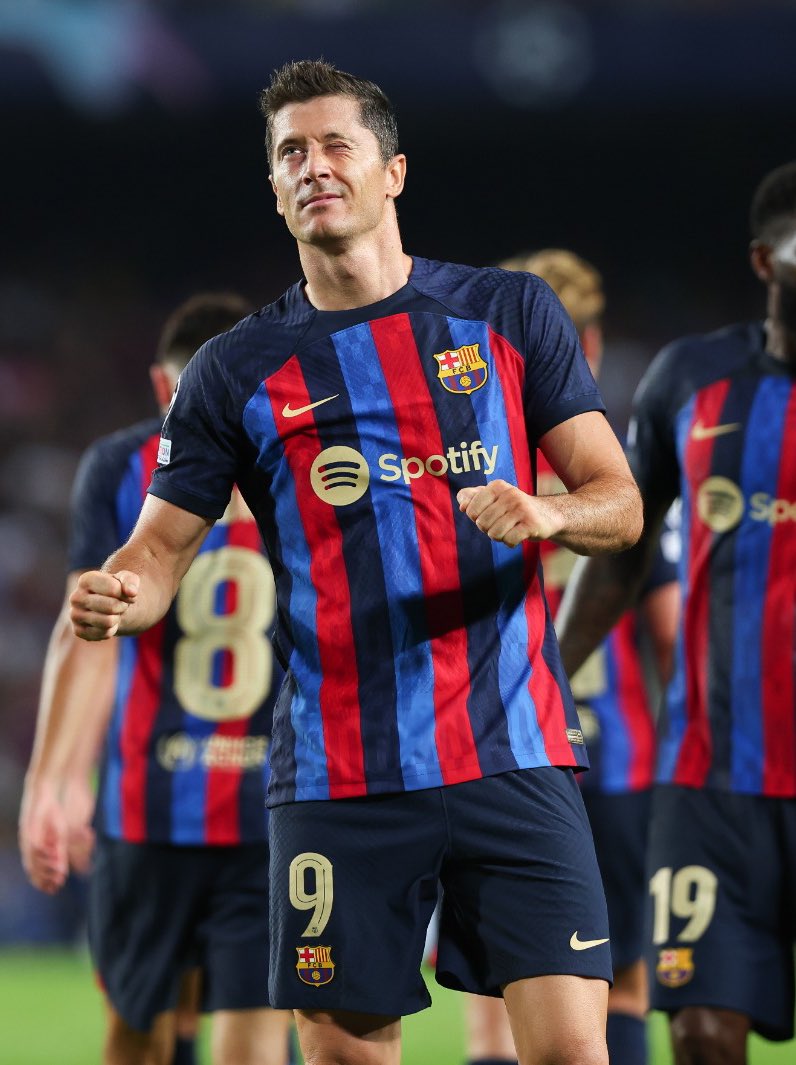 Emilio2martin's tweet photo. Babero gordo 🫠
#ChampionsLeague #Lewandowski https://t.co/bNVvMt1jan