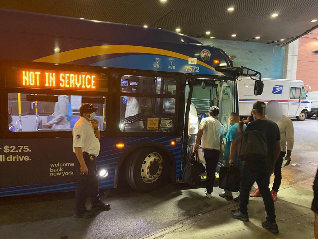 NYCImmigrants's tweet photo. Today Comm.@MCastroMOIA &amp; team were at PABT to welcome asylum seekers to #NYC. Providing families w/ their necessities &amp; helping them reach their destination is the right thing to do. TY @HispanicFed, @MaketheRoadNY, #TeamTLC, @MasbiaRelief, @thenyic, &amp; @MTA for your dedication❤️ https://t.co/DC14WIudRT