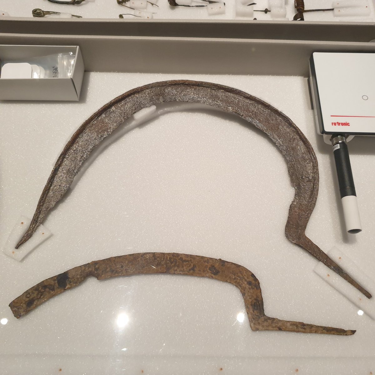 romandieantique's tweet photo. #Neuchâtel / #Latenium (exposition Entre deux eaux. La Tène, lieu de mémoire):
Faucilles https://t.co/mM2zCwjC1F