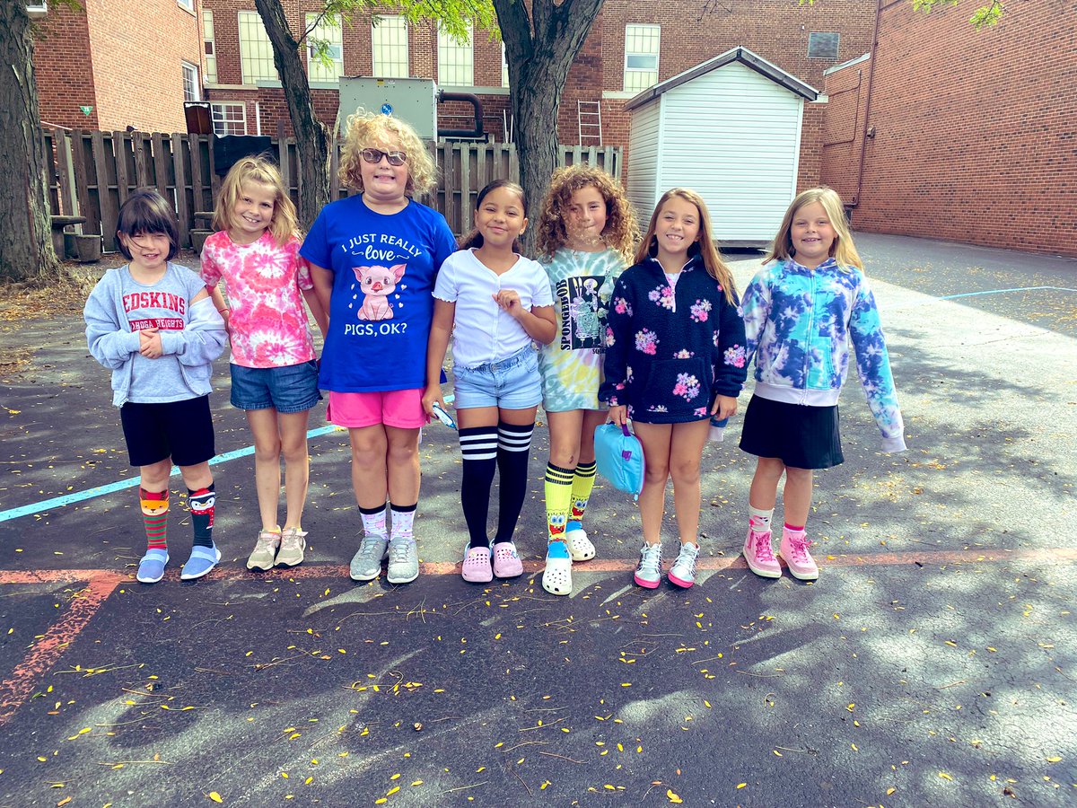 KRunger3's tweet photo. We are so excited to be partnering with our amazing first grade this year! We will be working together, as Kindness Ambassadors, to spread peace and joy to others! Monthly, themed-meetings will focus on how we can positively impact our school community #SillySocks #GoRedWolves 🐾 https://t.co/0evMQLunVA