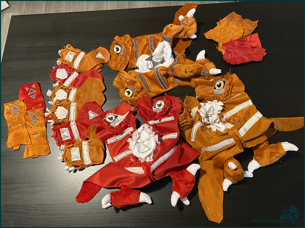 HollyIvyDesigns's tweet photo. #WIPwednesday time! More pictures of the Guilmon party halfway though the sewing process.

#WIP #plush #plushie #sewing #crafts #art
#guilmon https://t.co/281Z1Lbv6z