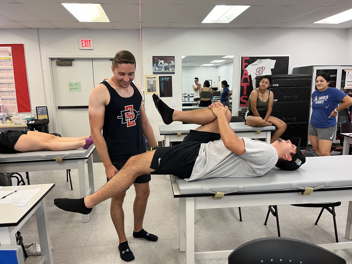 sdsu_fats's tweet photo. What's up Wednesday!! :)
Today our MSAT students participated in the Posture lab for ENS 653L. #students #athletictraining #MSATsdsu#athletictrainingstudents #sdsu_ens#graduatestudents#sportsmed#clinician https://t.co/wGIDvQK3P3