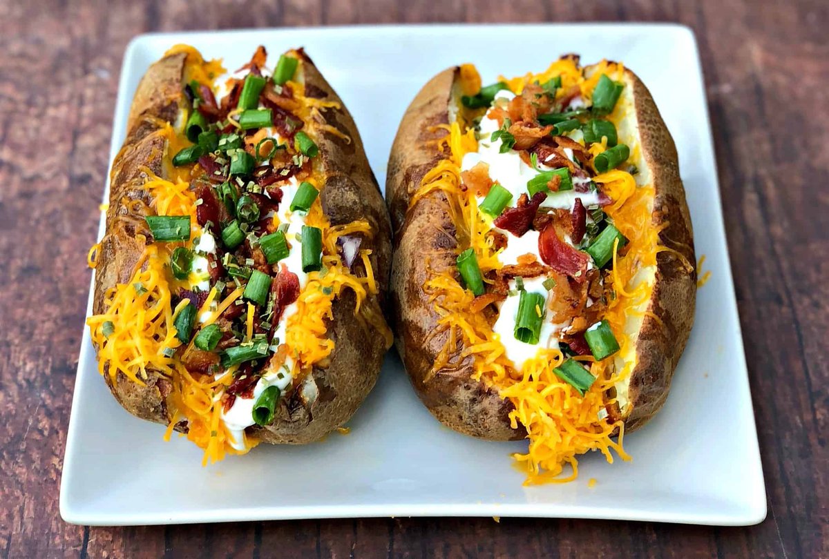 PhillyGrub's tweet photo. A6. I like both, but I'm more of a potato person. I will eat potato anything! But especially covered, smothered &amp; loaded baked potatoes. 🥔😋 #FoodTravelChat #NationalPotatoMonth #potatoes #bakedpotatoes #loadedpotatoes https://t.co/qG2bD6XgY2