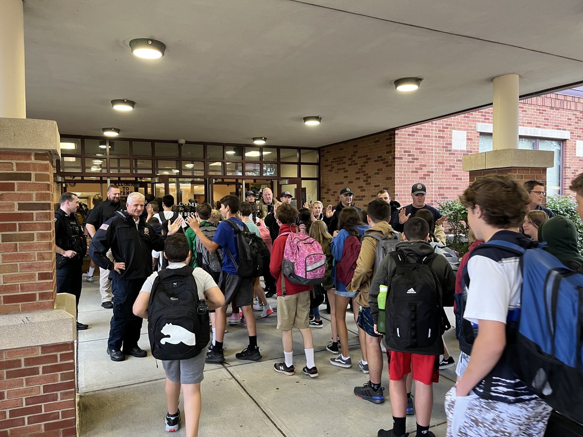FBMSPPAL's tweet photo. Thank you, Marshfield Police and Fire, and ⁦@MarshfieldSuper⁩, for helping to greet our awesome students today!  ⁦@Marshfield_PD⁩ ⁦@MarshfieldFire⁩ https://t.co/VvEQdhihug