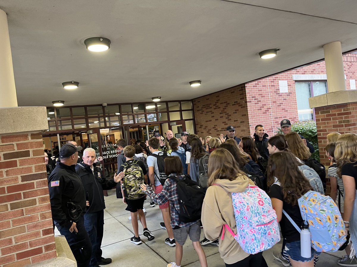 FBMSPPAL's tweet photo. Thank you, Marshfield Police and Fire, and ⁦@MarshfieldSuper⁩, for helping to greet our awesome students today!  ⁦@Marshfield_PD⁩ ⁦@MarshfieldFire⁩ https://t.co/VvEQdhihug
