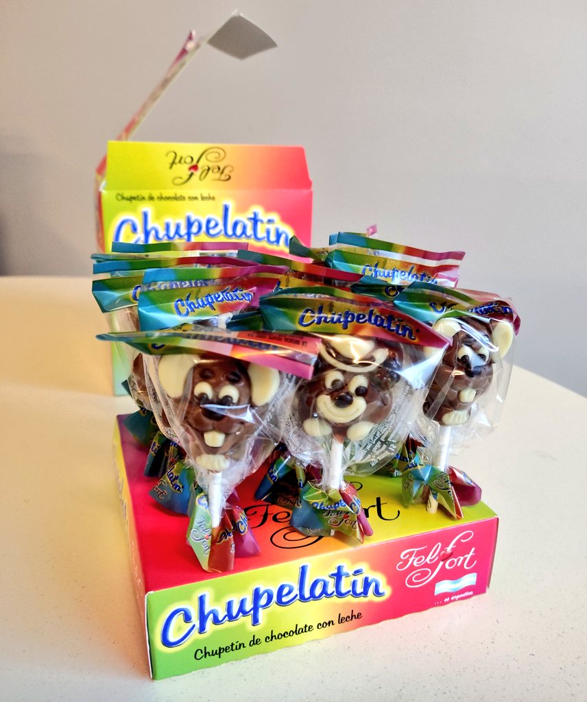 GusRamirezPerez's tweet photo. We all at the office bring treats to share with the others but @MeluDiNallo is the undisputed queen! https://t.co/C6GFSyL6oR