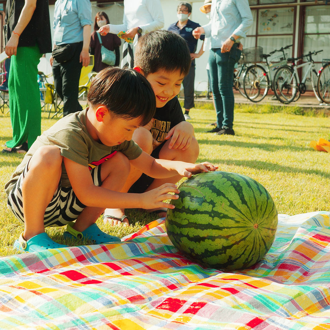 kingdomworkers's tweet photo. Our Autism &amp; ADHD Support program in Japan wrapped up summer in a sweet way. 

Kids got to smash watermelons 🍉 (the Japanese version of hitting a piñata), and parents got to learn how to set up a fun, interactive schedule for their kids that involves spending time in the Word. https://t.co/k5Np5vters