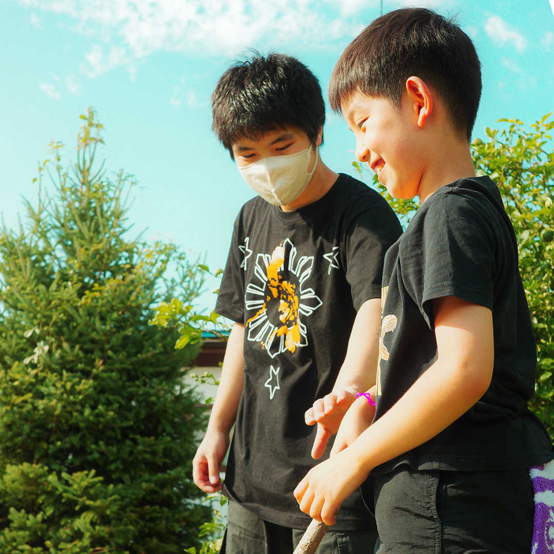 kingdomworkers's tweet photo. Our Autism &amp; ADHD Support program in Japan wrapped up summer in a sweet way. 

Kids got to smash watermelons 🍉 (the Japanese version of hitting a piñata), and parents got to learn how to set up a fun, interactive schedule for their kids that involves spending time in the Word. https://t.co/k5Np5vters