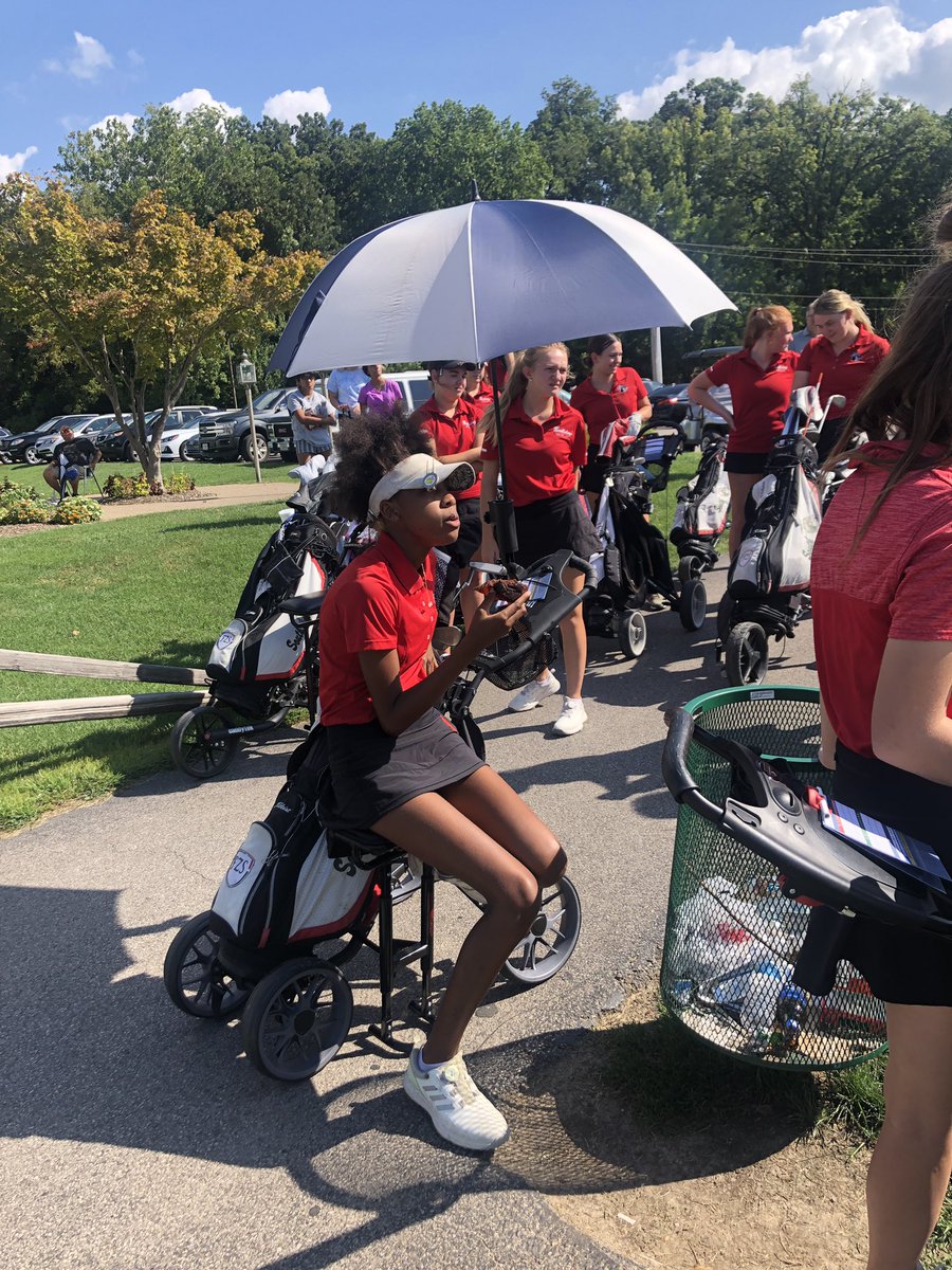 fzsgirlsgolf's tweet photo. This Frosh is ready! Good luck today ladies! #toomuchdrip https://t.co/WM8kAs2WYw