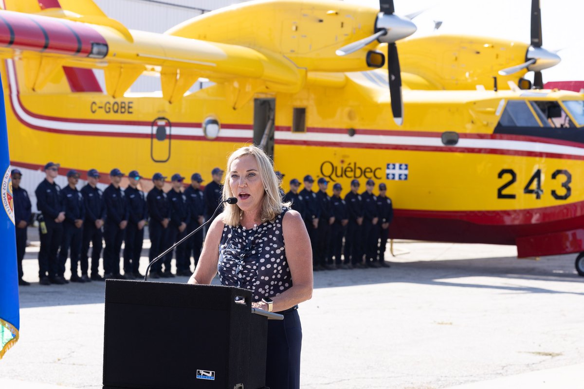 kathrynbarger's tweet photo. With the #SuperScoopers back in @CountyofLA, we're ready for #wildfires. If the #RouteFire reminded us of anything, it's that our amazing fleet of firefighting aircraft is surpassed only by the extraordinary tenacity, skill, and determination of our @LACOFD firefighters. https://t.co/fodgfKHCE9