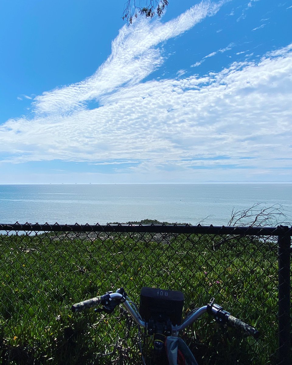 SB_BIKE's tweet photo. #viewfromthehandlebars  #bikesantabarbara #santabarbara #cycling #cyclinglife https://t.co/u98kBqU5xK