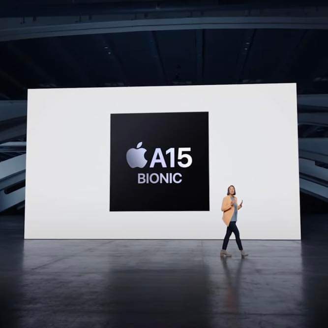 LaCasaDeLaTech's tweet photo. Los #iPhone14 y 14 Plus reciclan el procesador del año pasado, pero esperen, esta mejorado, "MEJORADO". https://t.co/JYDQI6PdJZ