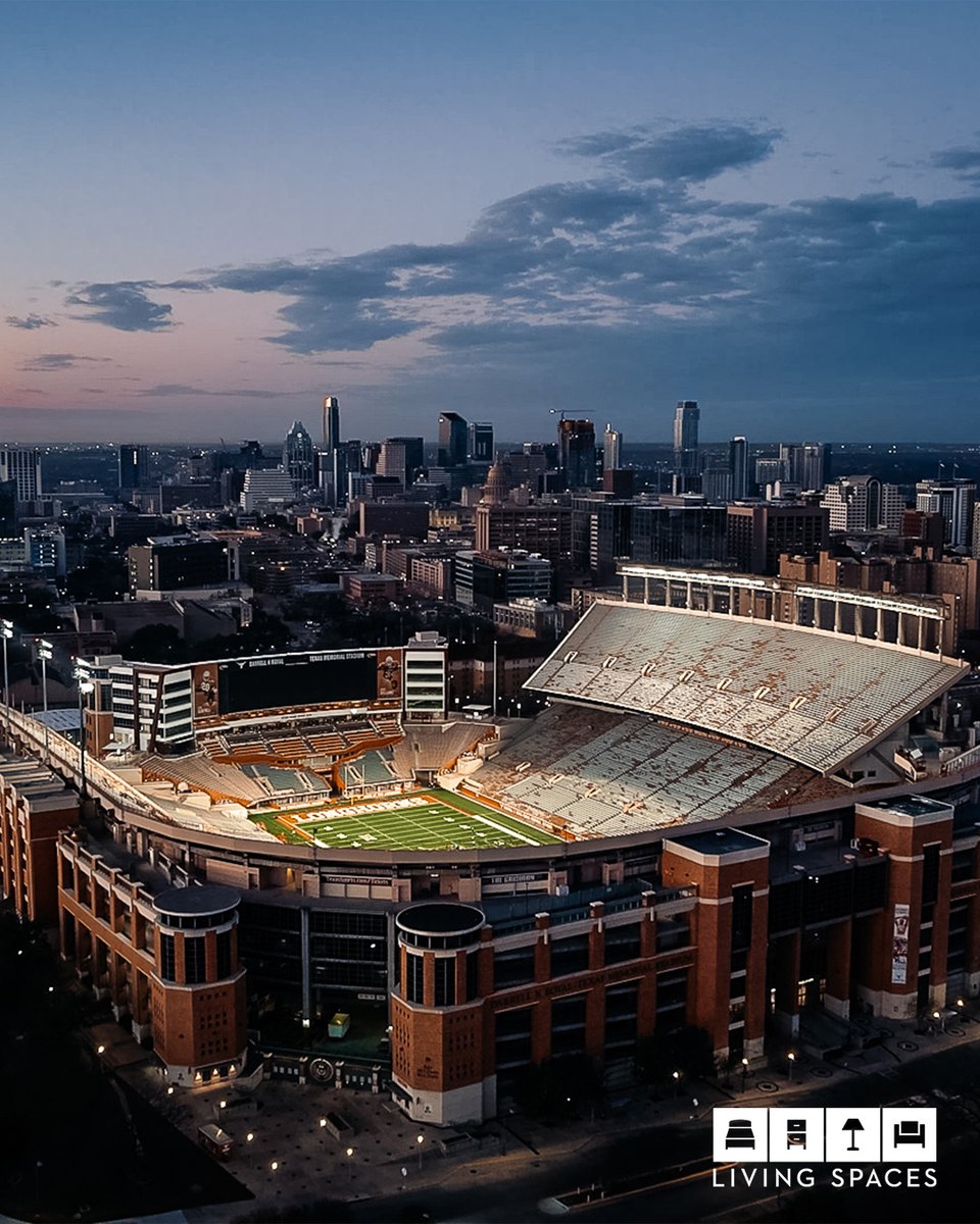 TexasLonghorns's tweet photo. the place to be this weekend 🤘

@LivingSpaces | #HookEm https://t.co/qOLcca2b1z