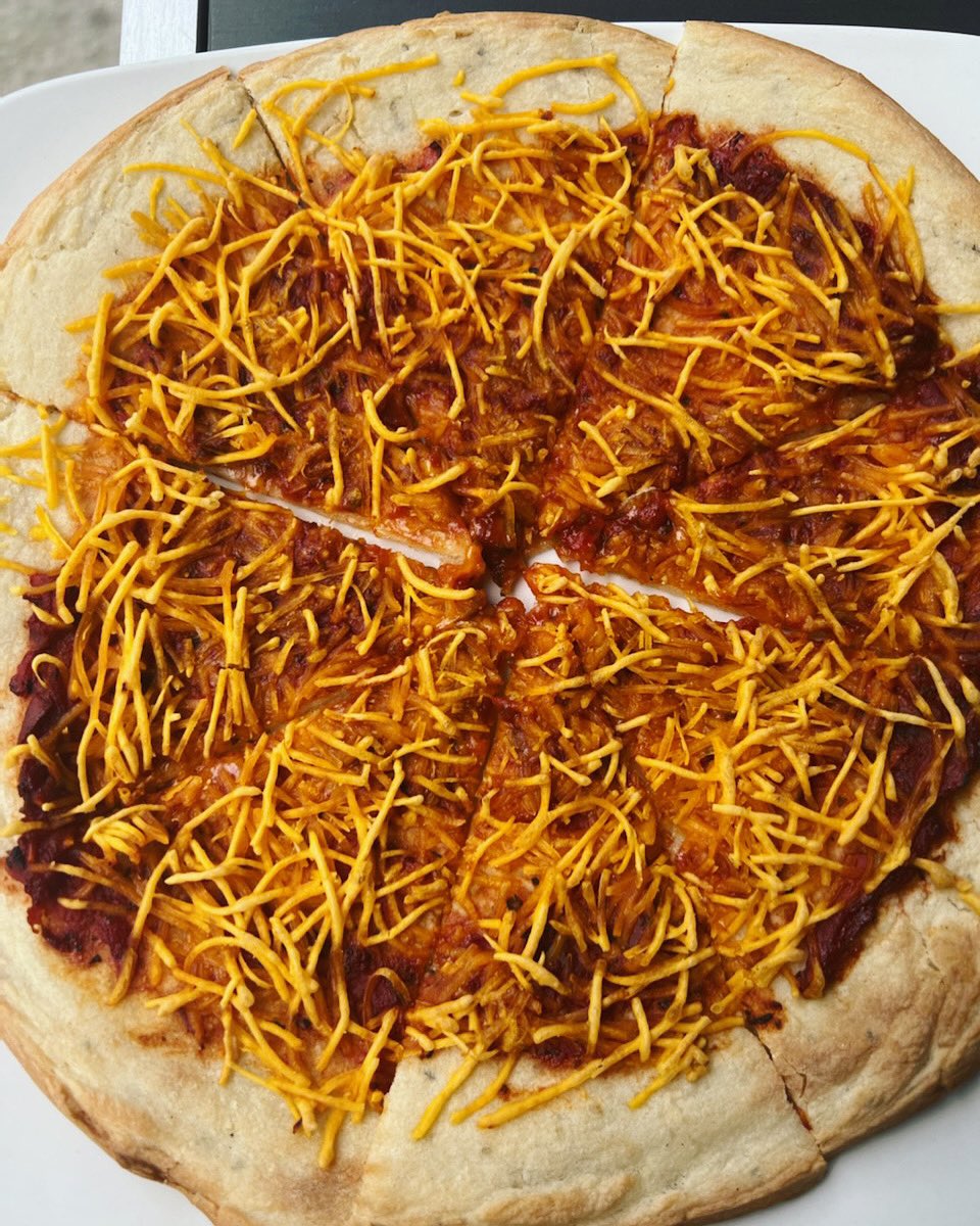 HostelCafePDX's tweet photo. This week’s special is a gluten-free  pizza for you to enjoy!🍕

A personal gluten-free 8" crust with tomato sauce and choice of cheddar or vegan cheese. Yum!! https://t.co/sz6UJfkiFc