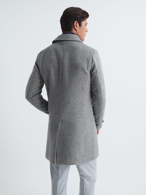 FaveThingCom's tweet image. A stylish men's overcoat, perfect for the fall and winter season! Check out the Wool Blend Check Epsom Overcoat on FaveThing: favething.com/l-wilson/men-s… #FaveThing #EpsomOvercoat #MensOvercoat #Overcoat #FallFashion #MensFashion #Reiss
