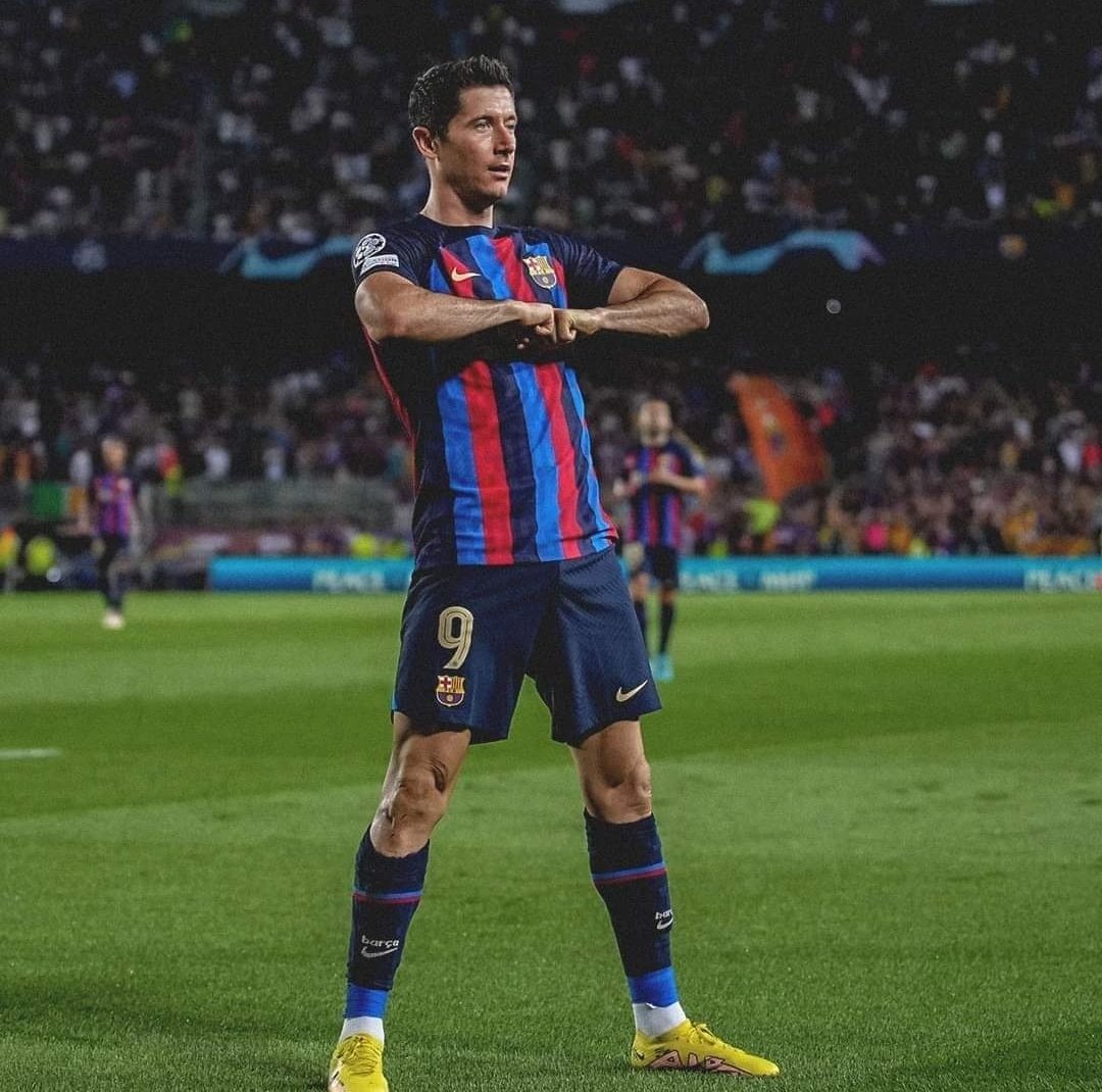 FcbKhtab's tweet photo. ليفاندوفسكي ❤️💙⚽⚽⚽ https://t.co/3RR81tMOWh