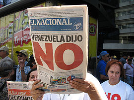 PatriotasChiloe's tweet photo. En Venezuela se realizó un referendum para cambiar la Constitución y ganó la opción NO, contraria a Hugo Chavez. Él no la respetó e igual vía decreto introdujo los cambios que le permitieron instaurar un régimen de izquieda.
Boric, sigue el mismo libreto del chavismo: BASTA https://t.co/46AWDZqGVm
