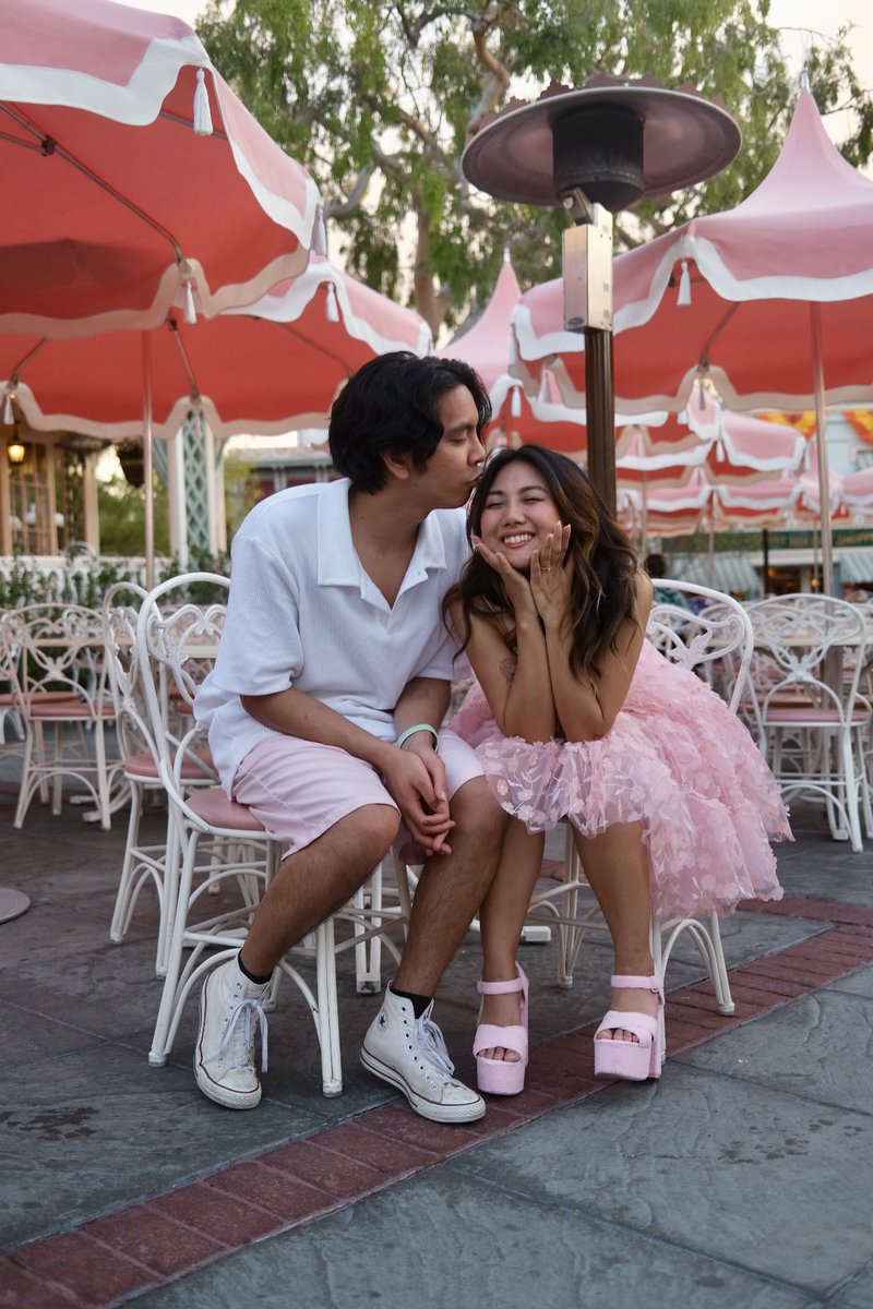 PanduhJess's tweet photo. Engagement photos at @Disneyland really popped off 💍 
📸: @nuoyeelei https://t.co/30RYvOlaPt