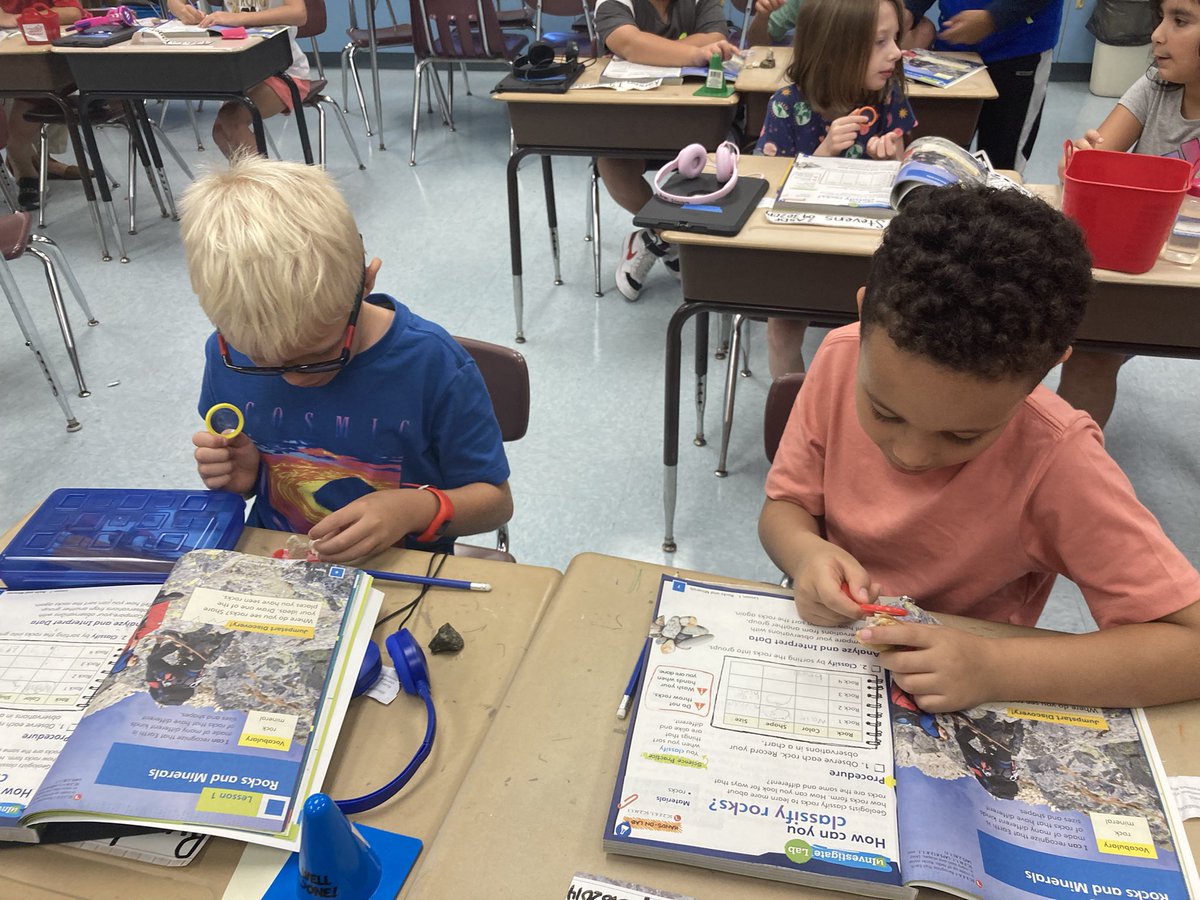 Sobol Stars exploring rocks, gems, and fossils #vcsscientists <a href="/TimbercrestElem/">Timbercrest Elementary School</a>