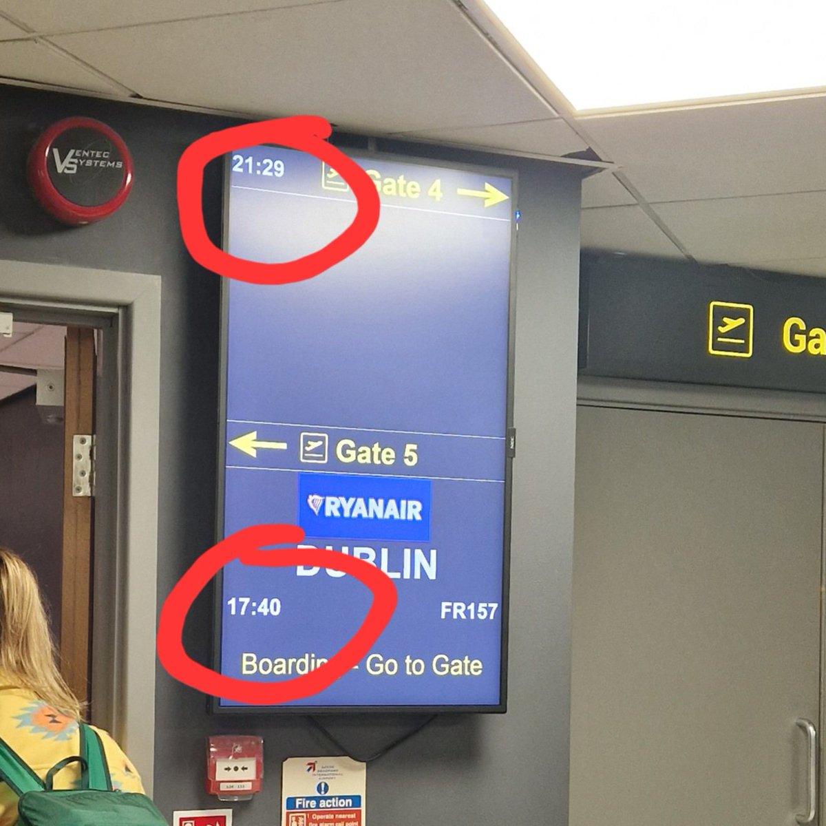 Thanks <a href="/Ryanair/">Ryanair</a> for the 4hour delay with zero communication. And to top it all i have the Ryanair T1 5k to do when i land and im parked in zone z of long term! 🤬🤬🤬😂