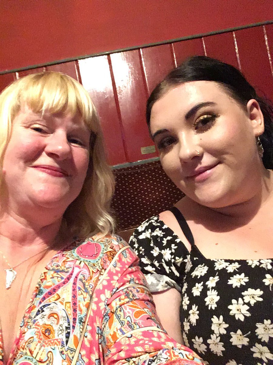 NikkiFryer133's tweet photo. @DuncanWhitley @bsidefest #kimberlin #premier #royalmanortheatre
#Portland #❤️ https://t.co/c1xHhARTU2