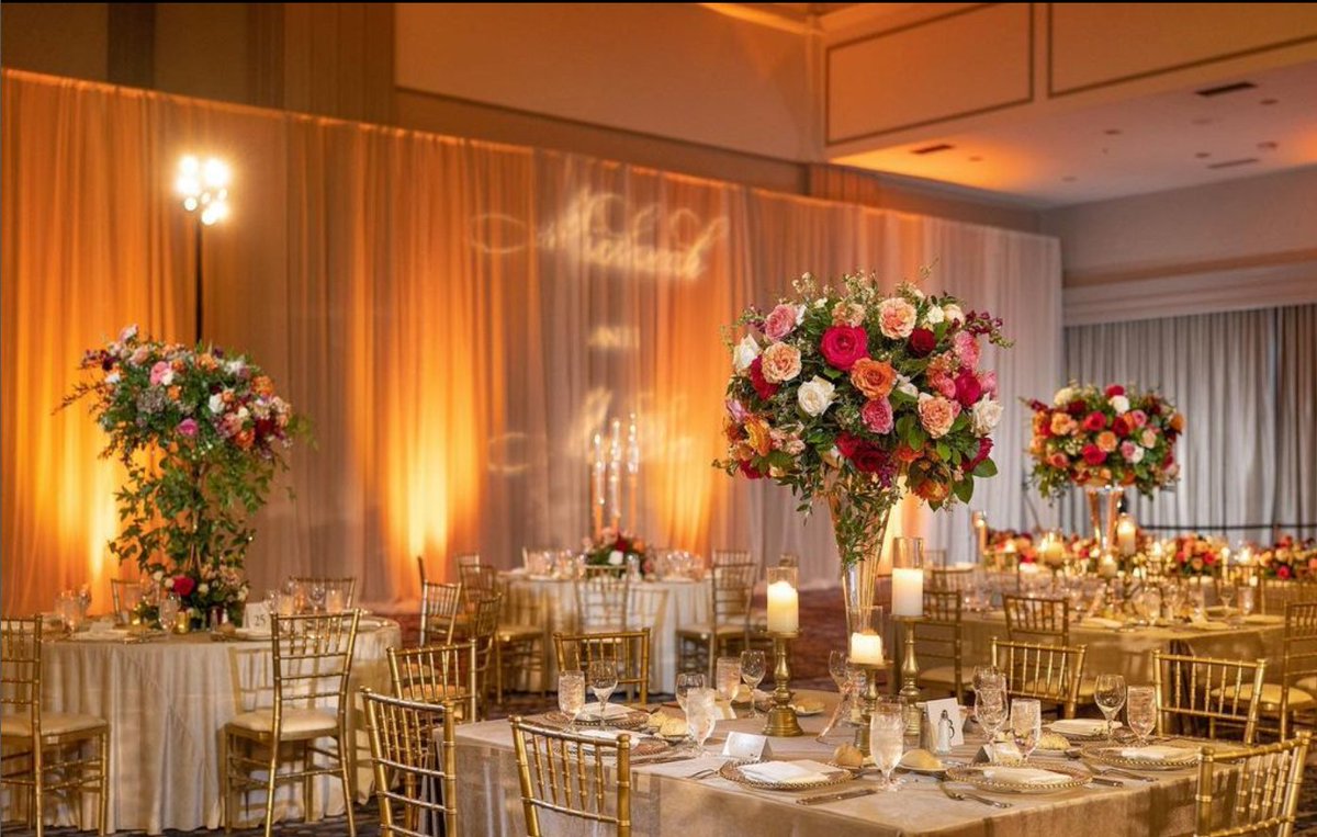 It's #WeddingWednesday here at Fairmont Dallas! Deep magentas, oranges, and forest greens make for the most striking floral arrangements, perfect for an autumn wedding. 💐 What is your favorite flower? 

Learn more at fairmont.com/dallas/weddings.

📸: @belledecordallas