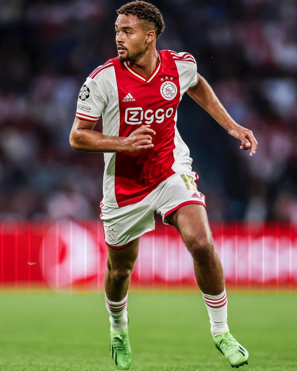 RenschDevyne's tweet photo. Wonderful #UCL ⭐️ night in ✘✘✘.

#AJARAN https://t.co/x9QBHPWFNO