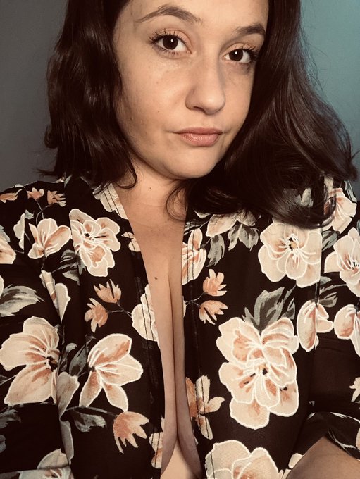 Go check out my new stuff!😘💦 (there&rsquo;s a video included) 🙌🏻😜 https://t.co/gXUx5CYcEE