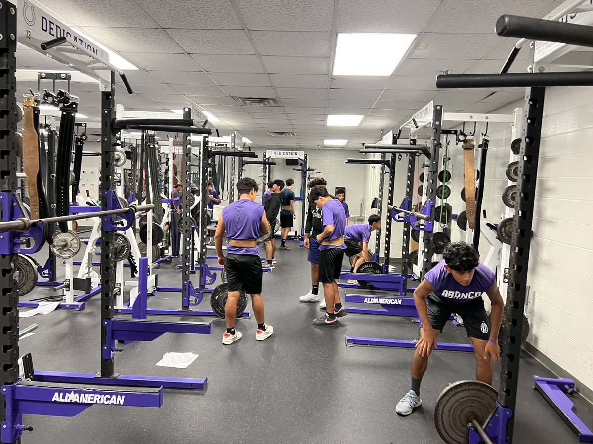 Bronco_Futbol's tweet photo. #SQUAD After school crew STRONG #DMGB #PROCESS https://t.co/5o5t7Uz6CG