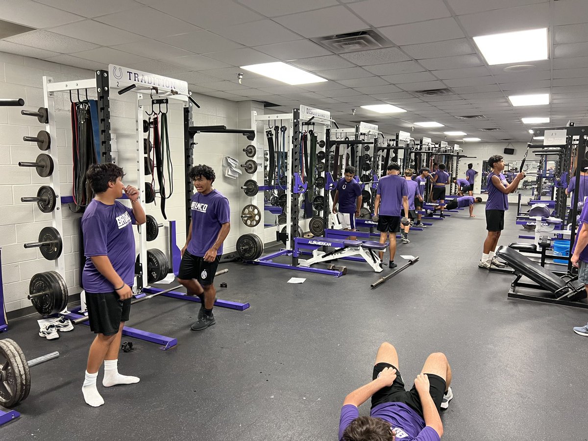 Bronco_Futbol's tweet photo. #SQUAD After school crew STRONG #DMGB #PROCESS https://t.co/5o5t7Uz6CG