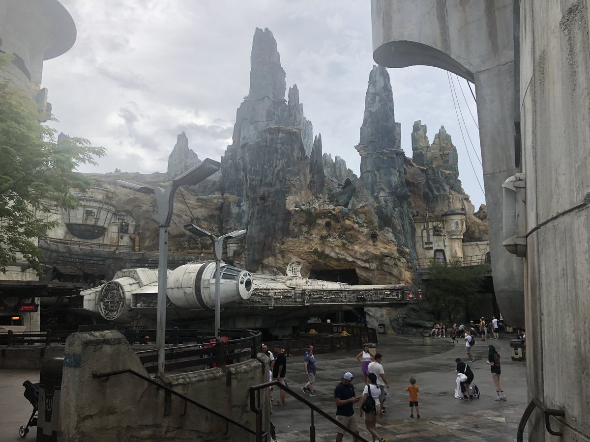 TGIWiFiGuy's tweet photo. Great to be at #PresidioExchange23 and a joint event co-sponsored by @Ventev &amp; @ArubaNetworks at Disney’s #MillenniumFalcon ride. @DisneyParks @Presidio @samuel_clements #ShowMeYourVentev https://t.co/FAb7yBGAtq