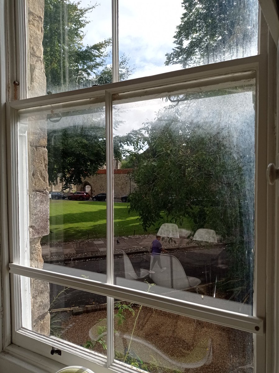 MadelaineCSmith's tweet photo. #insidelookingout #windowsonwednesday @IWoosey

 though actually it was Tuesday https://t.co/WxFuHiXs96