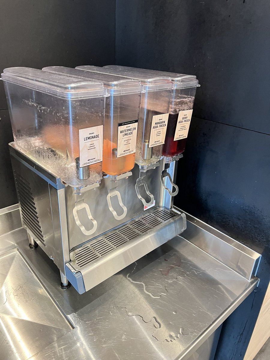 B_Houli's tweet photo. @ChipotleTweets usually don’t do this but no chicken, no steak , no guacamole , no cheese , very little rice and trash everywhere at the Staunton , VA location. #chipotlecomplaints #chipotle https://t.co/lV99jSTkdA