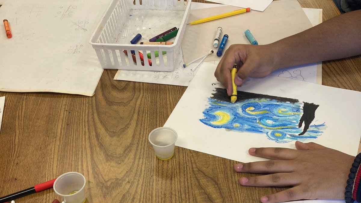 ThismrsRobinson's tweet photo. Exploring oil pastels today, being creative @cfbLongFalcons #cfbproud #middleschoolartists #falconart https://t.co/MrNGfYXfJE