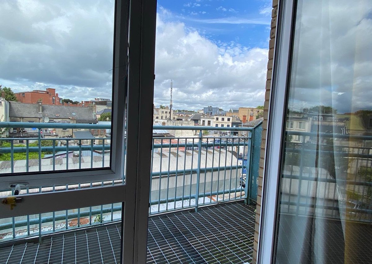 KeaneThompson's tweet photo. 🔑NEW TO THE RENTAL MARKET🔑
#newrental #irishproperty #dublinestatesgent #inchicore #thetramyard #dublin8 #keanethompson #sandyford #dublin18 https://t.co/17TrsJgdEH