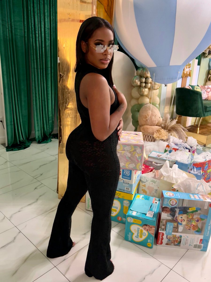 ohsothatstiff's tweet photo. If it wasn’t for these pictures they wouldn’t see me at all 🖤 https://t.co/YuHTEBJNkF