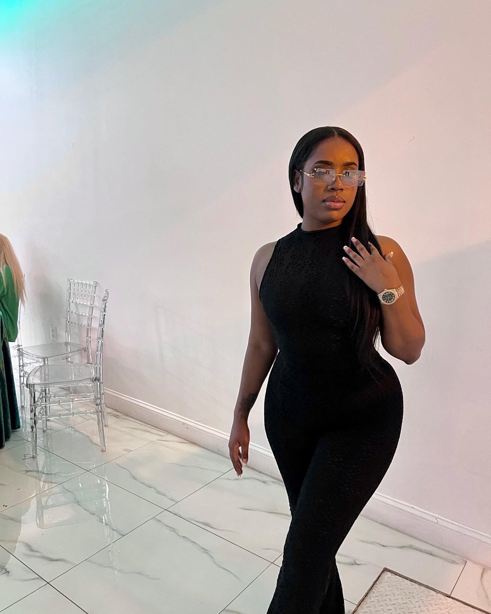 ohsothatstiff's tweet photo. If it wasn’t for these pictures they wouldn’t see me at all 🖤 https://t.co/YuHTEBJNkF