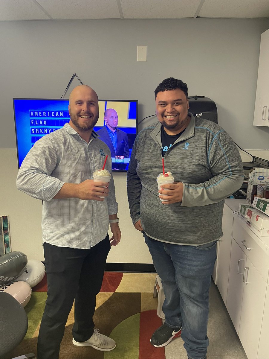 managermanchris's tweet photo. Make your customers so happy they come back. In this case, with milkshakes. Always help escalations the best you can to create amazing experiences for your customers!  #att #customerexperience @DaleB1 @hoonign24 @LoganHartman19 https://t.co/ETuktTeOnF