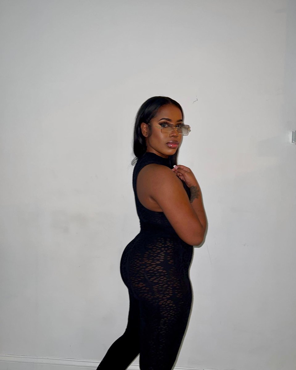 ohsothatstiff's tweet photo. If it wasn’t for these pictures they wouldn’t see me at all 🖤 https://t.co/YuHTEBJNkF