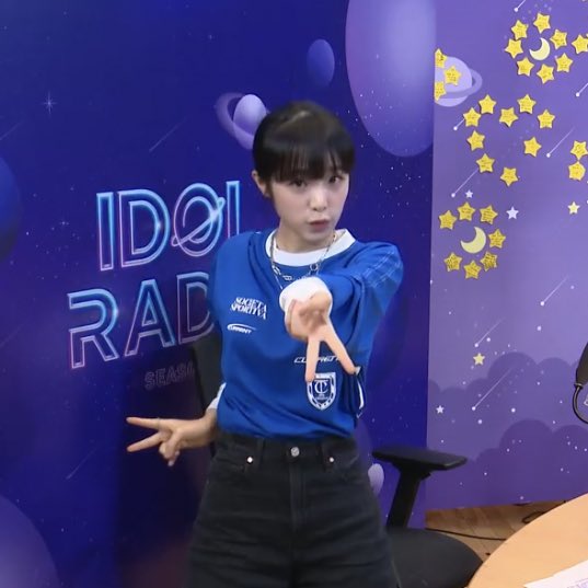 YentomiY's tweet photo. Its rare for me to see yena wearing blue color 😅

#30DaysYenaChallenge
#DAYS8 https://t.co/zy5x1urR1Q
