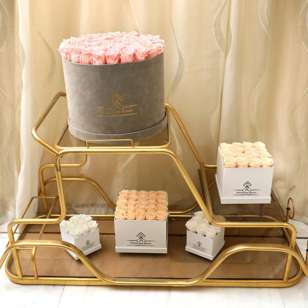 PremiumRosesco's tweet photo. Pink Collections that can’t be found anywhere else but here! #jewelry box #pink flowers #premiumroses #everlastingroses #white box https://t.co/FtKpze9y2z