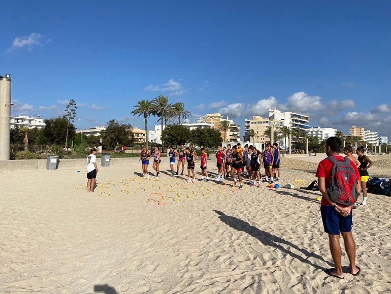 CTEIBbasquet's tweet photo. Beach Time #Pretemporada #BarbaraRules #NewSeason
💪🏼🤩
@esportsIB https://t.co/wMh5dXM15S