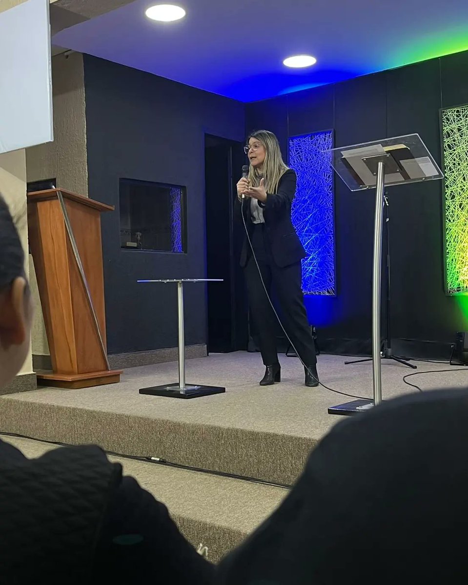Mqvobrero's tweet photo. ¡Así vivimos hoy 06/09, en la Noche de Testimonios en la Iglesia MQV Barrio Obrero! 
Pasamos una hermosa noche con las mujeres que dieron testimonio de sus experiencias durante el retiro denominado “Transformadas”. 
#mqvbo #somosfamilia
#retiro #transformadas
#nochedetestimonios https://t.co/iv3unMdE1q