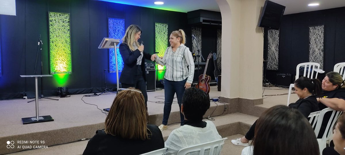 Mqvobrero's tweet photo. ¡Así vivimos hoy 06/09, en la Noche de Testimonios en la Iglesia MQV Barrio Obrero! 
Pasamos una hermosa noche con las mujeres que dieron testimonio de sus experiencias durante el retiro denominado “Transformadas”. 
#mqvbo #somosfamilia
#retiro #transformadas
#nochedetestimonios https://t.co/iv3unMdE1q