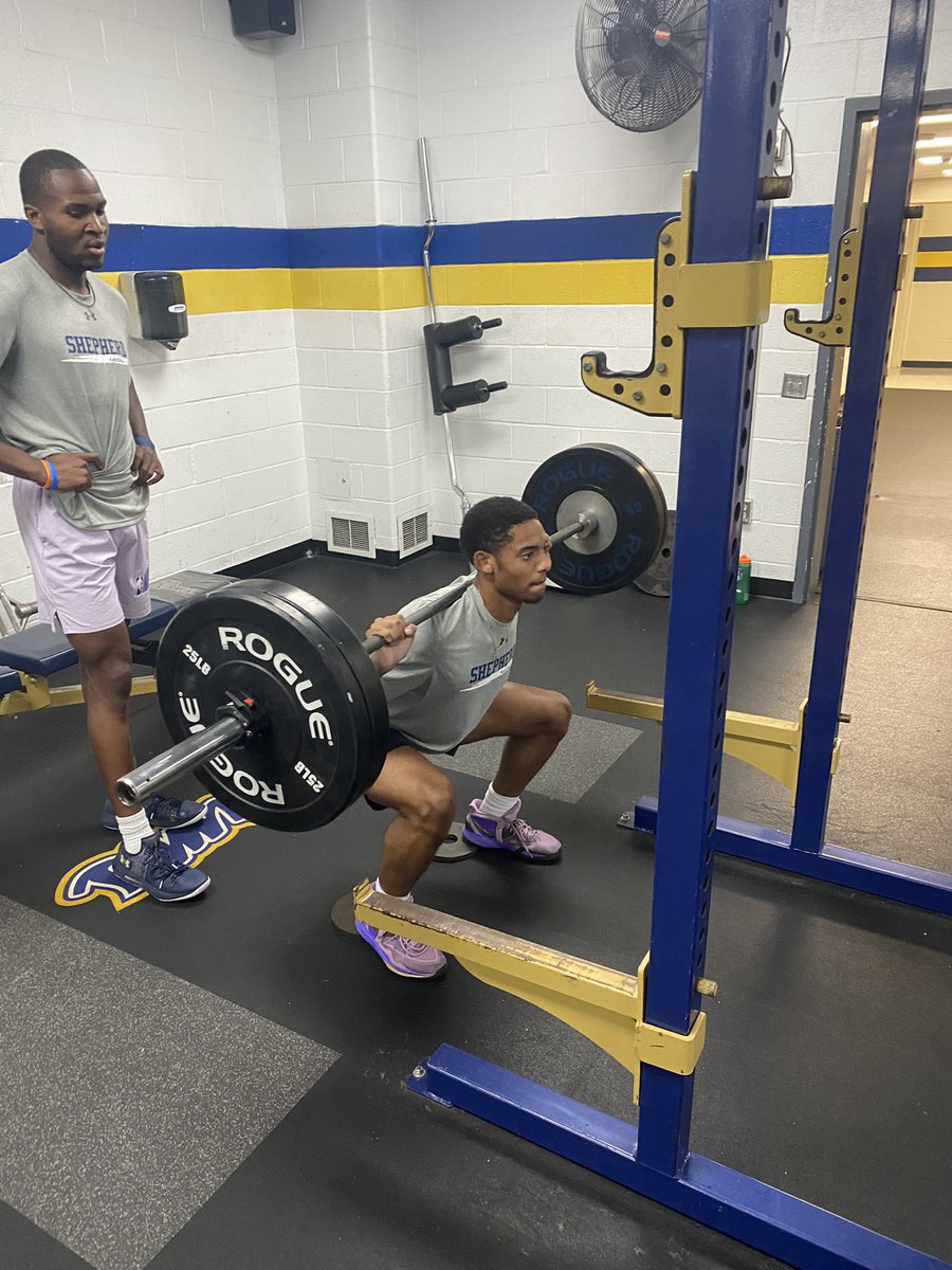 SURamsHoops's tweet photo. 🐪 Day = Squats 🏋️#ramruckus #MoneySeason https://t.co/dW9vkKp3L8